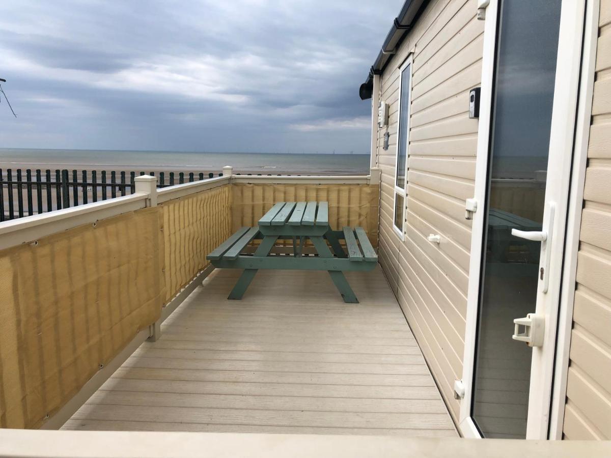 Caravan Hire Golden Sands Sea Front Kinmel Bay Exterior photo